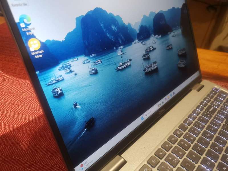 Dell Latitude 5520 15.6-inch Core i5-1145G7 16GB RAM 512GB SSD Win 10 Pro Laptop LTE