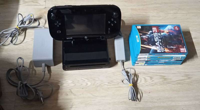 Nintendo Wii U Console with 5 games