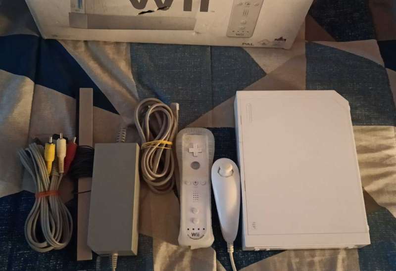Nintendo Wii boxed console with 16 games