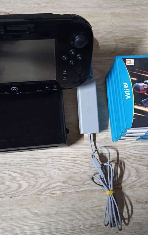 Nintendo Wii U Console with 5 games