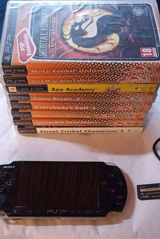 PSP Console 3004 with 8 games