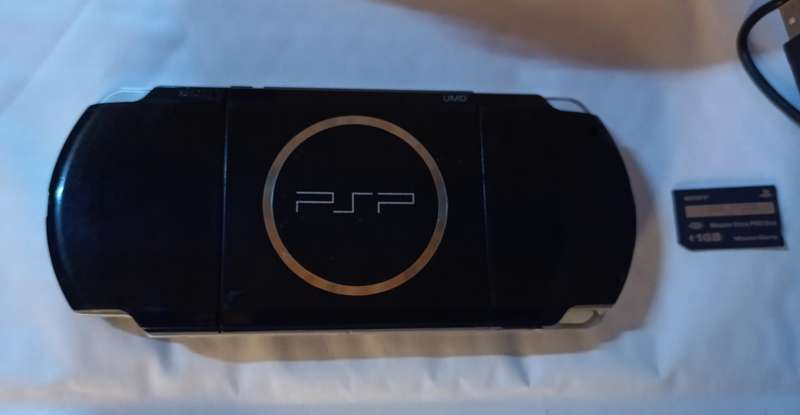 PSP Console 3004 with 8 games