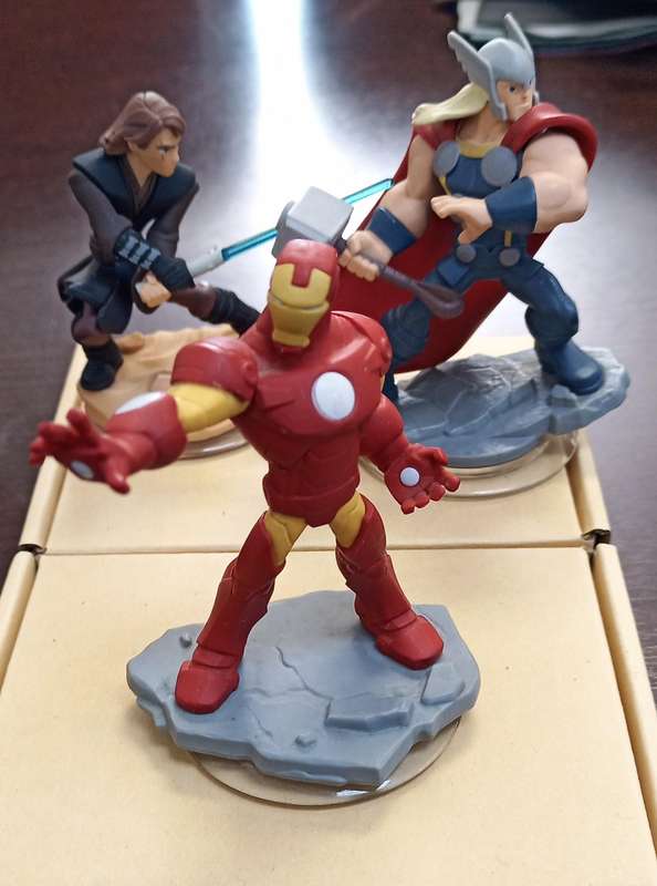 Disney Infinity bundle 3 X Figurines