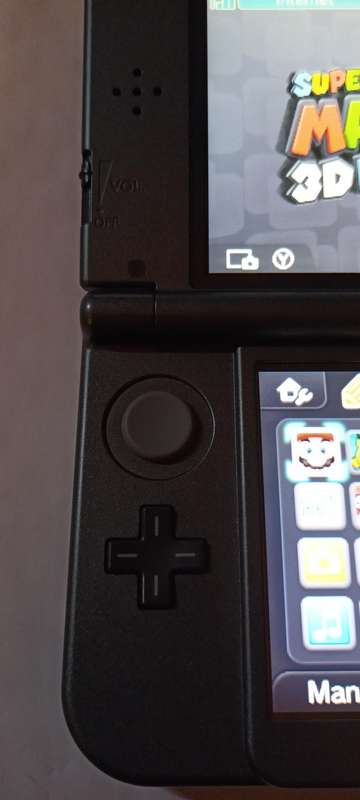 "New" Nintendo 3DS XL Console with extras