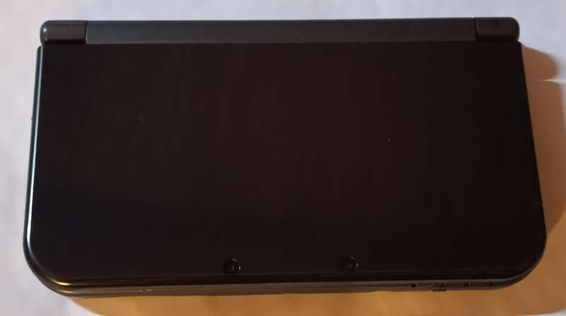 "New" Nintendo 3DS XL Console with extras