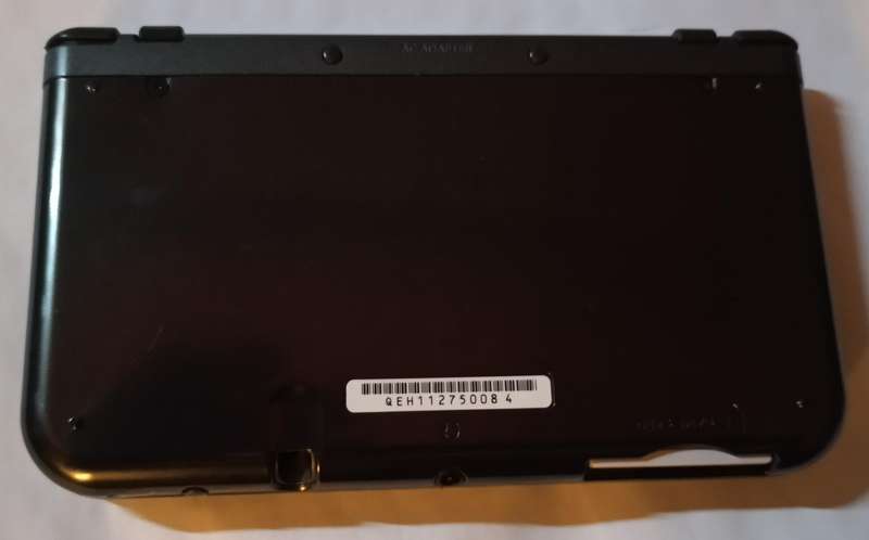 "New" Nintendo 3DS XL Console with extras