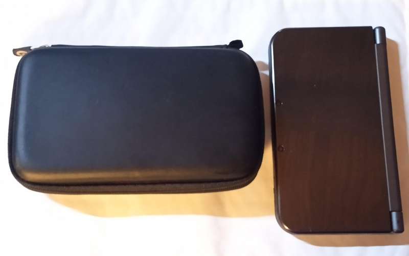 "New" Nintendo 3DS XL Console with extras