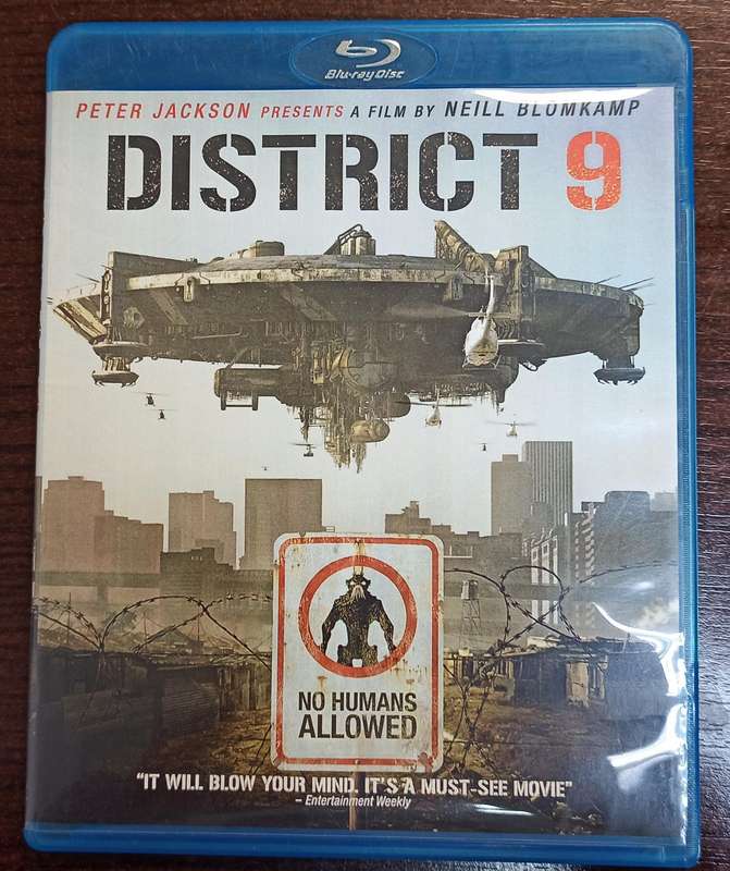 District 9 on Blu-ray (Movie)