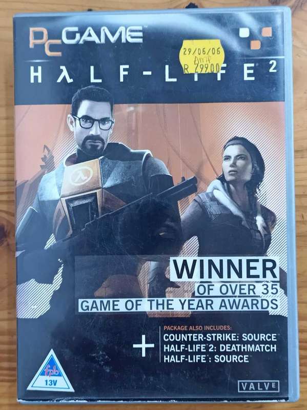 Half - Life 2 Game of the Year Edition for PC
