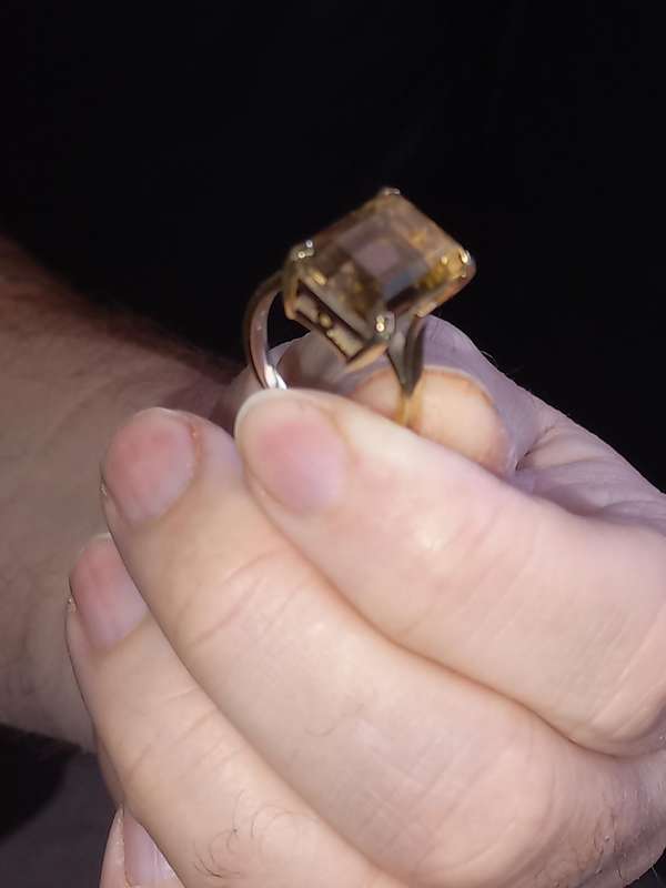 18ct Gold Topaz Ring  Mint condition