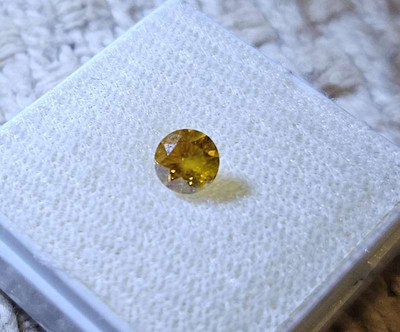 Diamond - 0.55ct - Vivid Fancy Orange Yellow