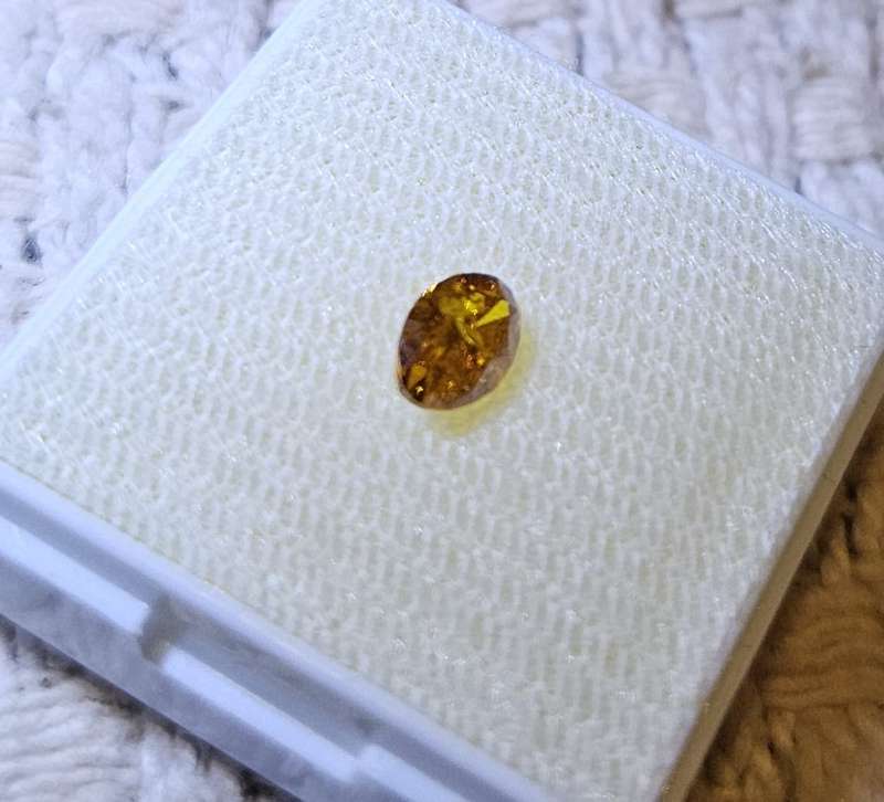 Diamond - Oval - 0.56ct - Vivid Fancy Brown Yellow Orange