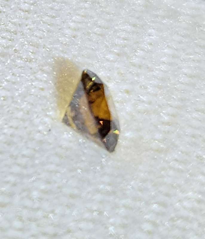 Diamond - 0.54ct - Fancy Vivid Orange Brown