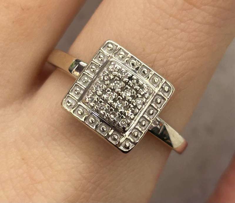 Elegant 9ct white gold square design diamond ring