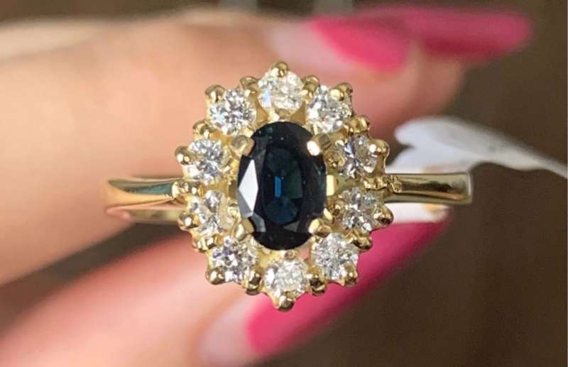 18ct Yellow Gold Sapphire and Diamond Cluster Ring