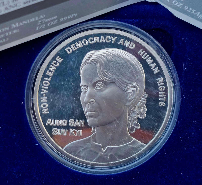 Beautiful Mandela Silver and Platinum Set