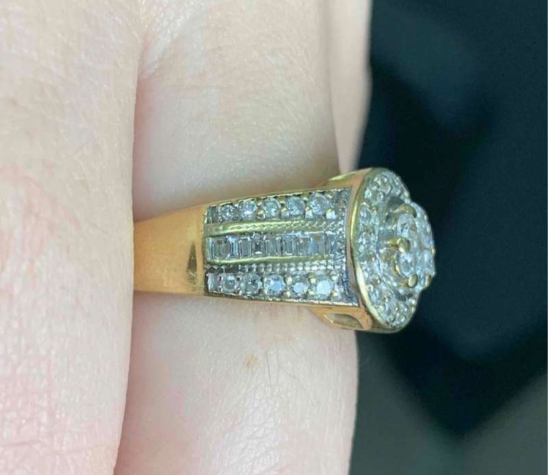 18ct Yellow Gold Cluster Design Diamond Ring