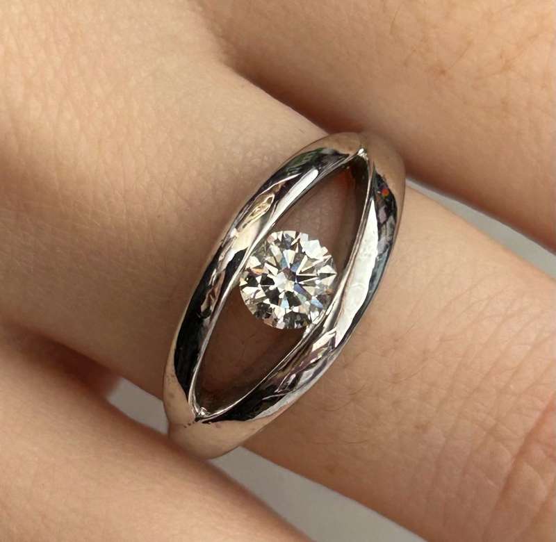 9ct white gold fancy open-band diamond ring