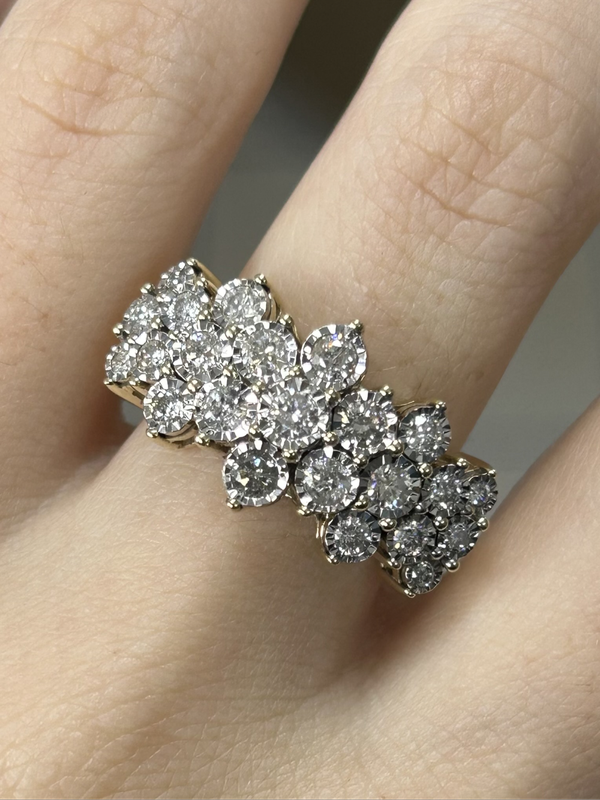 Gorgeous 9ct Yellow Gold Diamond Cluster Dress Ring