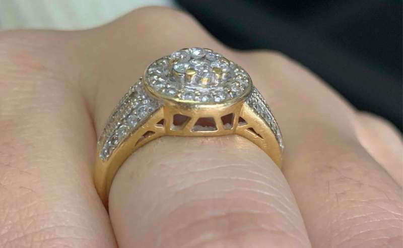 18ct Yellow Gold Cluster Design Diamond Ring