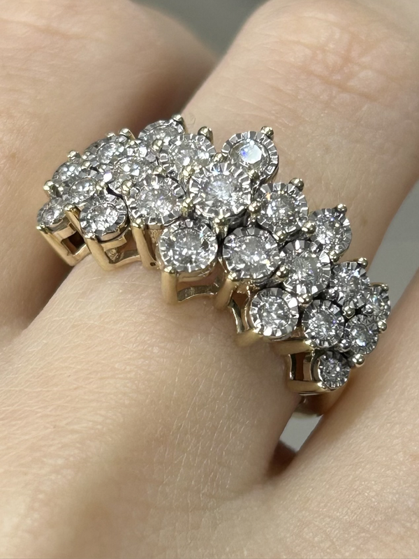Gorgeous 9ct Yellow Gold Diamond Cluster Dress Ring