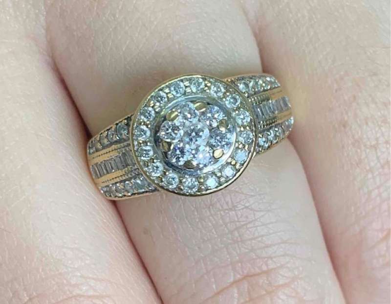 18ct Yellow Gold Cluster Design Diamond Ring