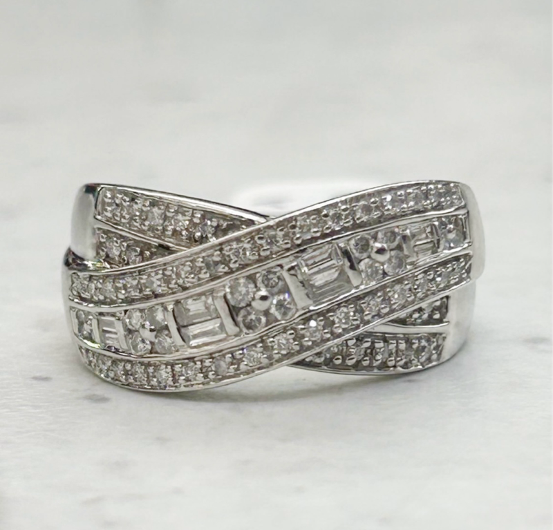 Stunning 10ct White Gold Crossover Design Diamond Ring