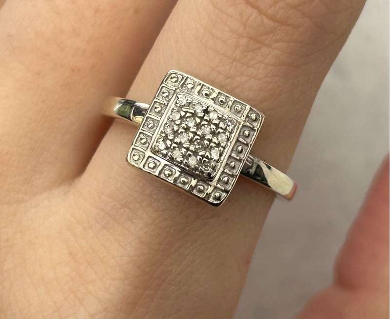 Elegant 9ct white gold square design diamond ring