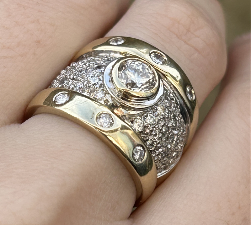 Gorgeous 18ct Yellow Gold Fancy Design Diamond Ring