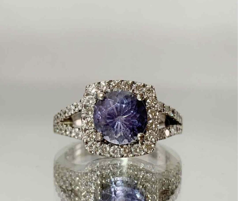 Gorgeous 18ct White Gold Tanzanite and Diamond Ring