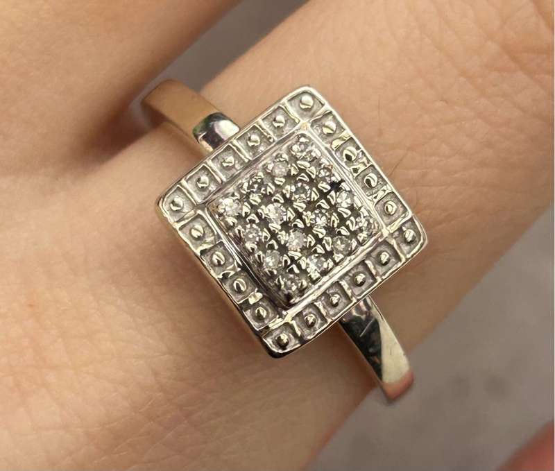 Elegant 9ct white gold square design diamond ring