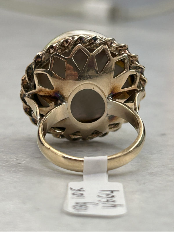 Gorgeous Mabe Pearl Vintage Style 10K Yellow Gold Ring