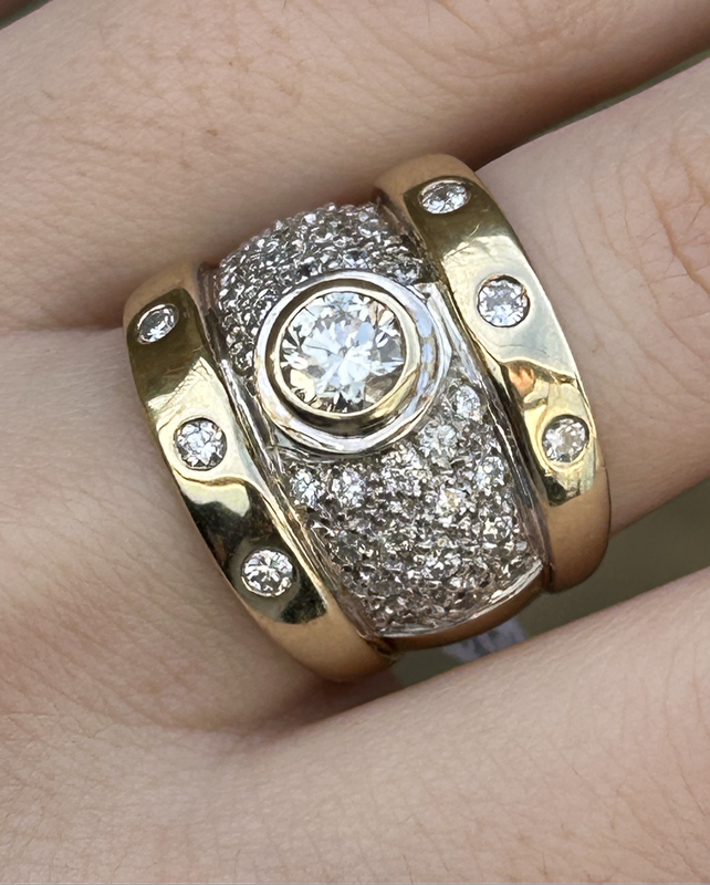 Gorgeous 18ct Yellow Gold Fancy Design Diamond Ring