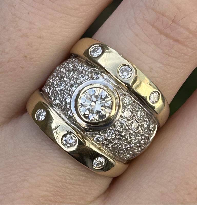 Gorgeous 18ct Yellow Gold Fancy Design Diamond Ring