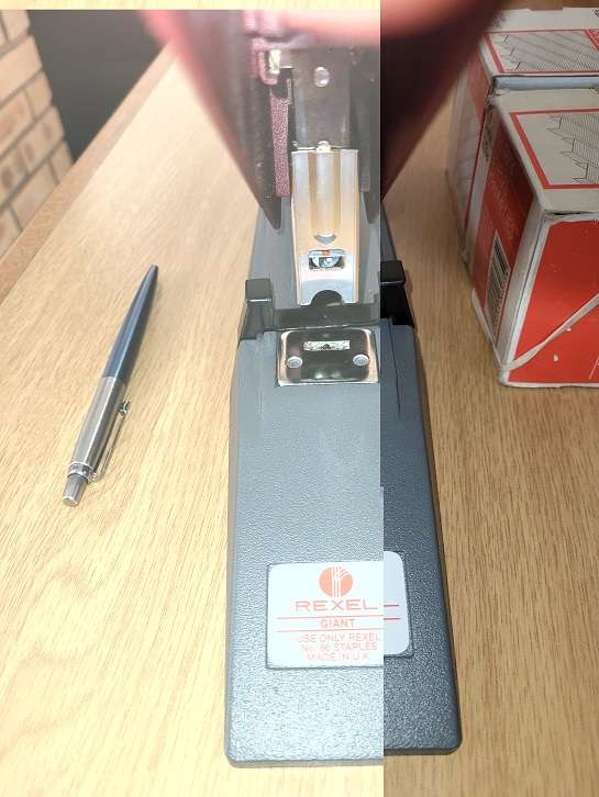 NEW ! REXELGiant Heavy Duty Stapler with 2 boxes of staples !