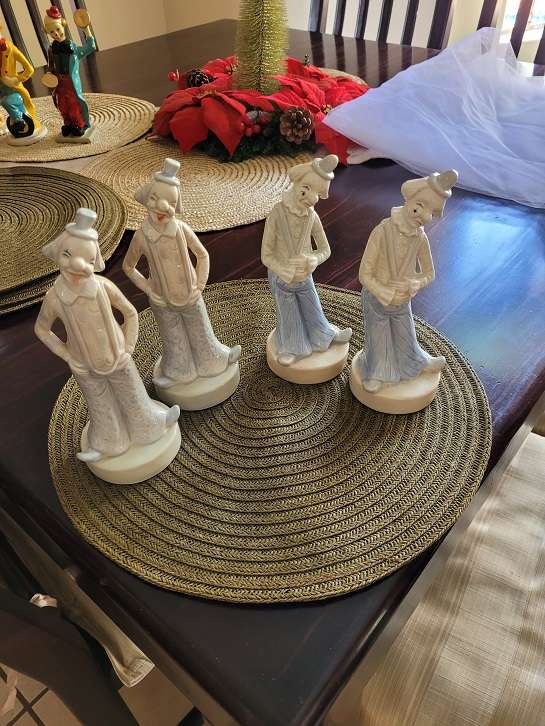 Stunning collection ! 11 x VintagePorcelain Clowns in nice condition !