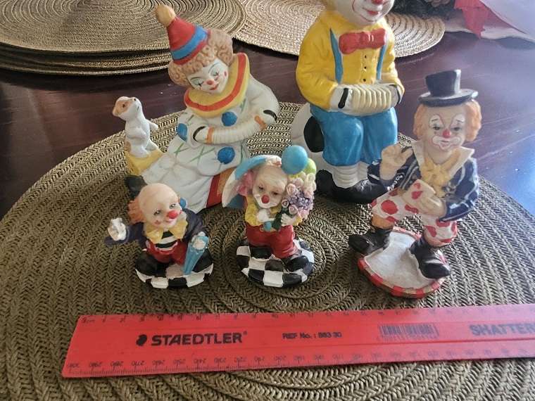 Stunning collection ! 11 x VintagePorcelain Clowns in nice condition !