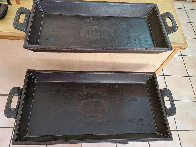 VINTAGE 2 tier Leather clad stand with Fleurs de Toulouse inscription !