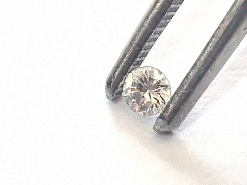 Beautiful Little Natural Diamond ! Certified ! 0.08ct Si1 clarity !