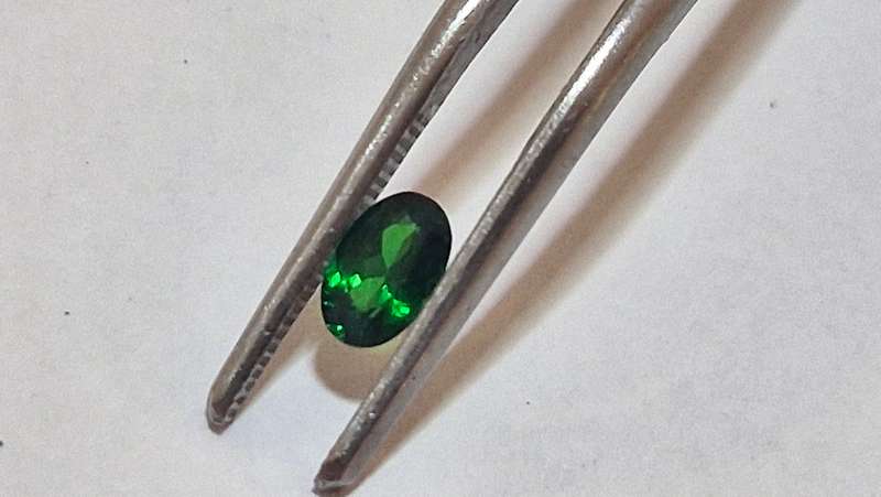 VERY RARE ! Natural Tsavorite, Oval cut Gem Stone 0.40 ct !