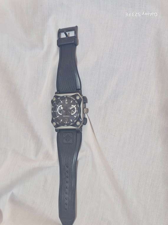 WOW ! RARE FIND IN SA ! ZODIAC Adventurer ZMX 01 Swiss Made Chronograph !!