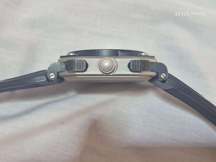 WOW ! RARE FIND IN SA ! ZODIAC Adventurer ZMX 01 Swiss Made Chronograph !!