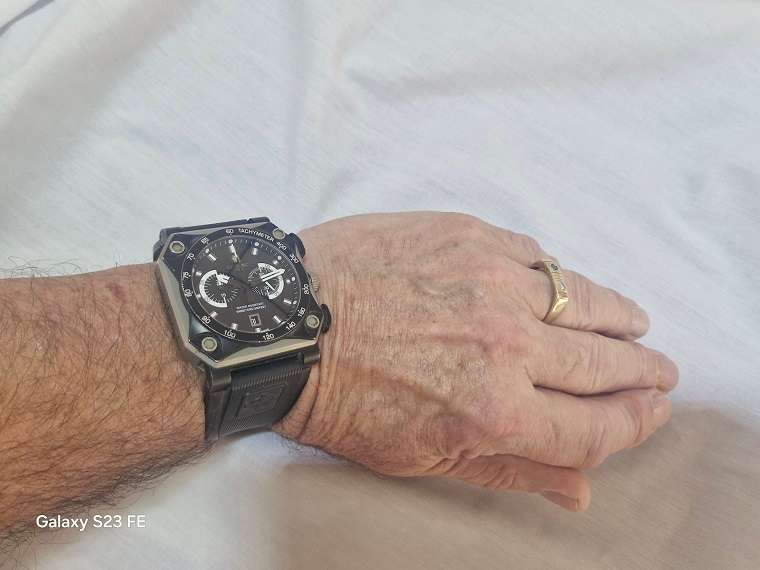 WOW ! RARE FIND IN SA ! ZODIAC Adventurer ZMX 01 Swiss Made Chronograph !!