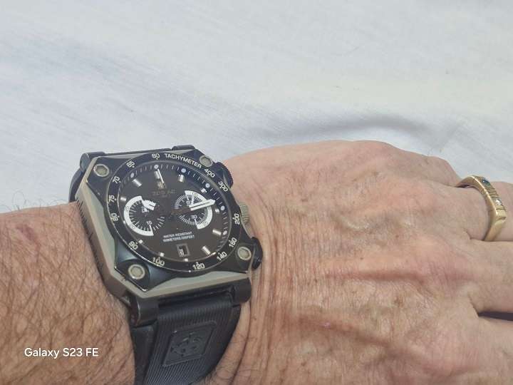 WOW ! RARE FIND IN SA ! ZODIAC Adventurer ZMX 01 Swiss Made Chronograph !!