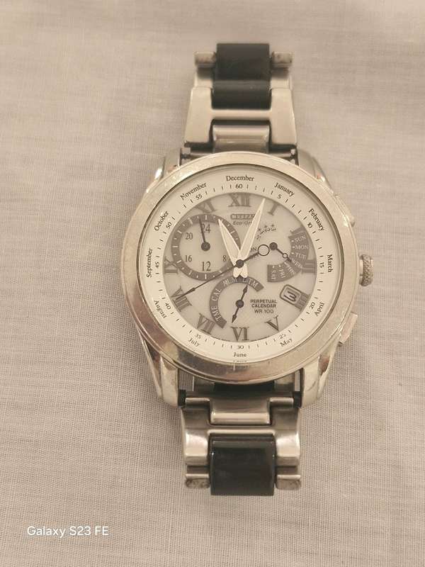 A Beautiful Chronograph ! Citizen ECO Drive Perpetual Calendar Chronograph in Excellent Condition !