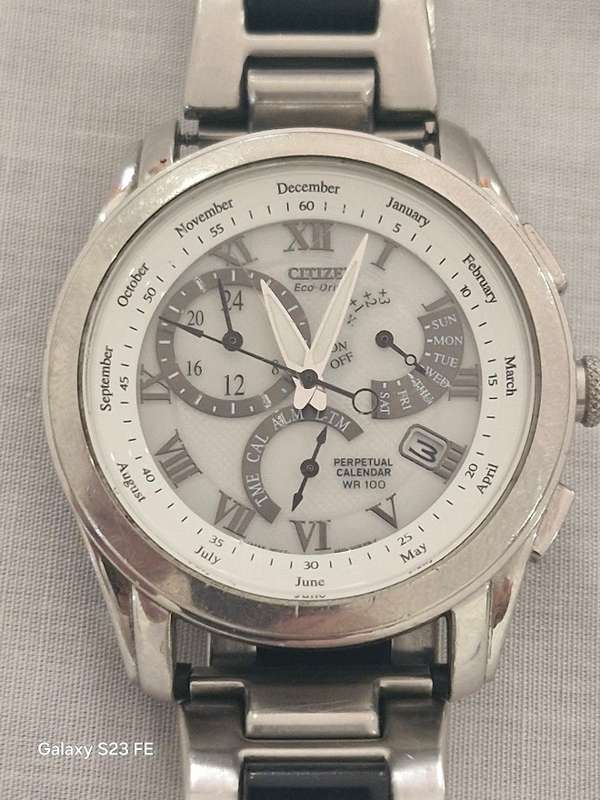 A Beautiful Chronograph ! Citizen ECO Drive Perpetual Calendar Chronograph in Excellent Condition !