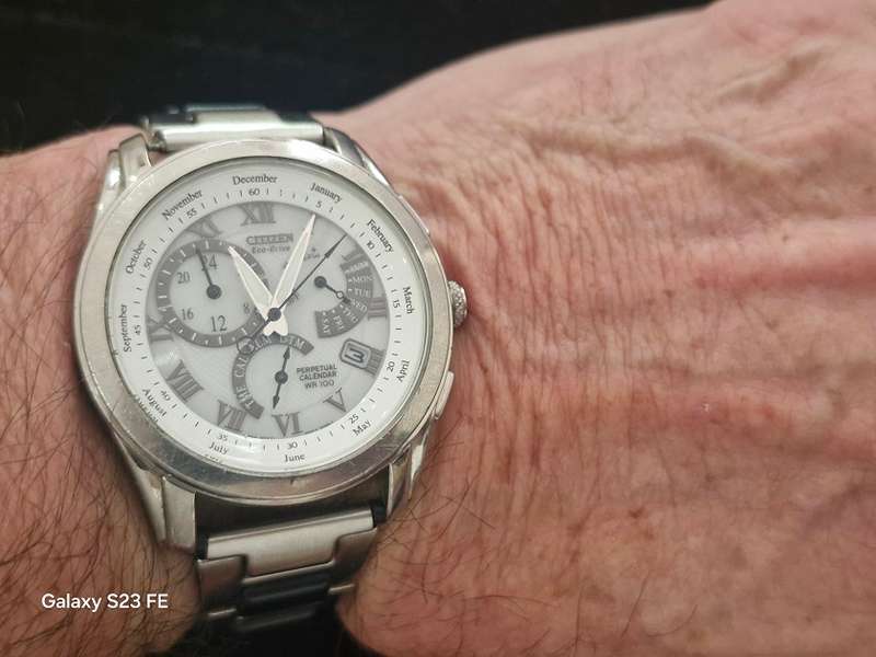 A Beautiful Chronograph ! Citizen ECO Drive Perpetual Calendar Chronograph in Excellent Condition !