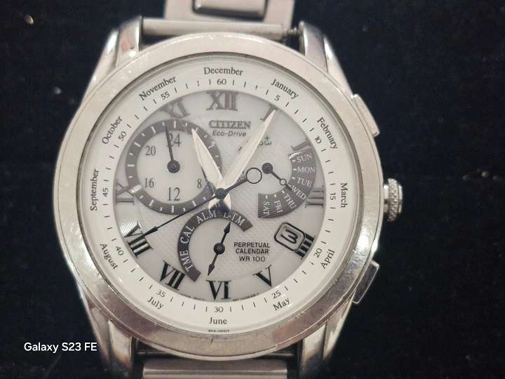 A Beautiful Chronograph ! Citizen ECO Drive Perpetual Calendar Chronograph in Excellent Condition !