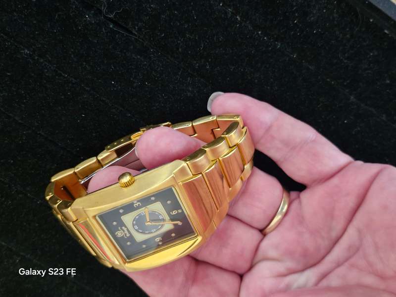 THIS WATCH SHOUTS-LOOK AT ME !! Bellagio 18ct Gold plated Special Edition !