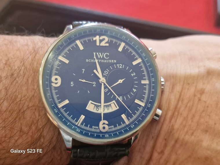 Stylish IWC Schaffhausen Men's Automatic Movement Watch
